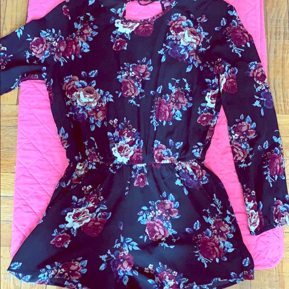 Flowery black short dress comfy - casual- nice.
